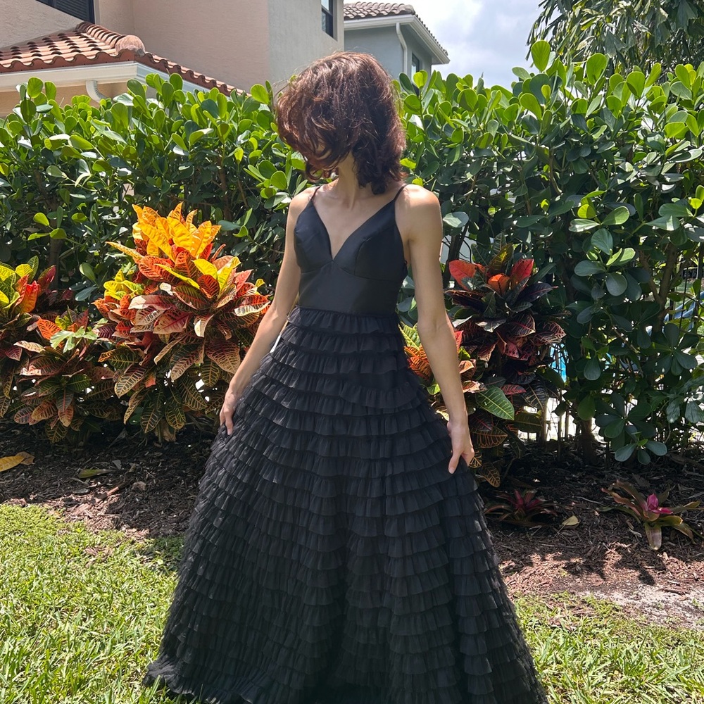 Elegant Black Evening Gown, Size 3-4 - Picture 1 of 7